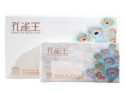 2017年老同志 孔雀王 生茶 300克/砖